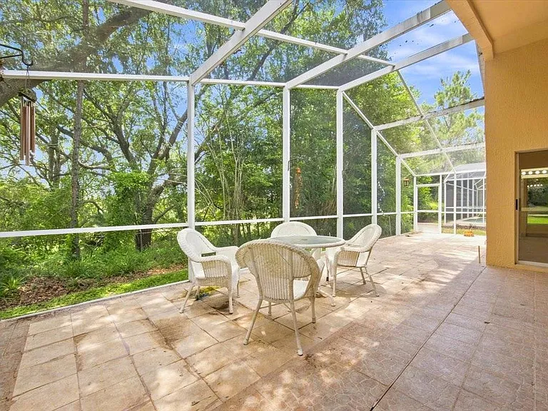 2393 Paulette Dr — Photo 22