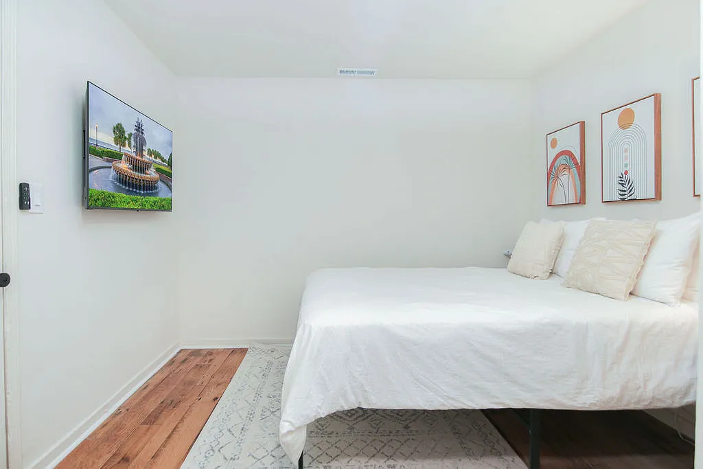 2 bed, 900 sqft, $2,300 — Photo 4