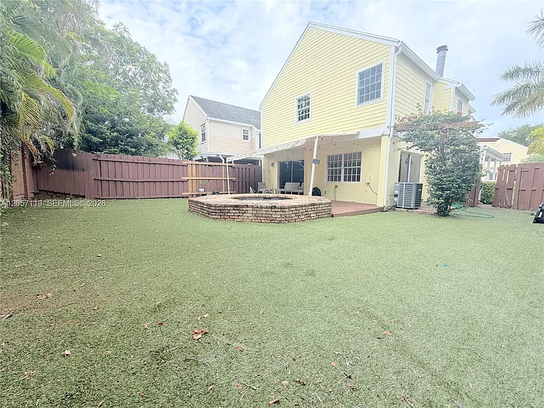 11921 SW 117th Ct — Photo 2