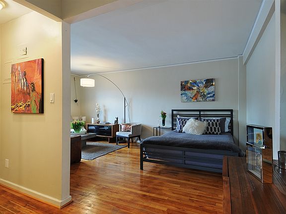 4th image of 305-313 W 18th St #5H