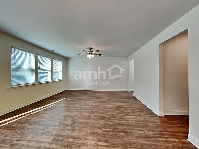 542 Slew Dr — Photo 8