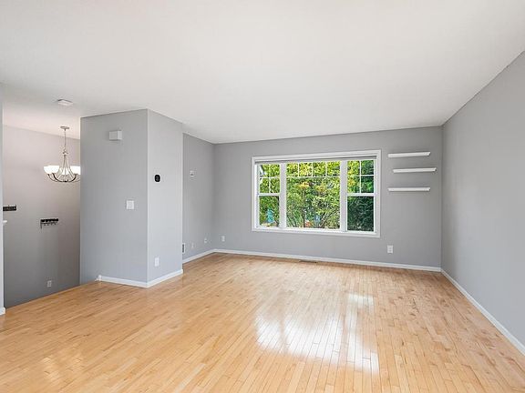 4th image of 1811 3rd St NE