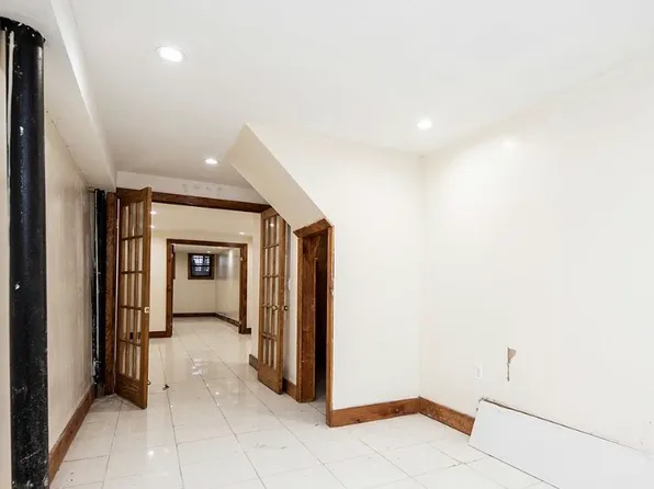 279 Menahan Street image 9 of 15