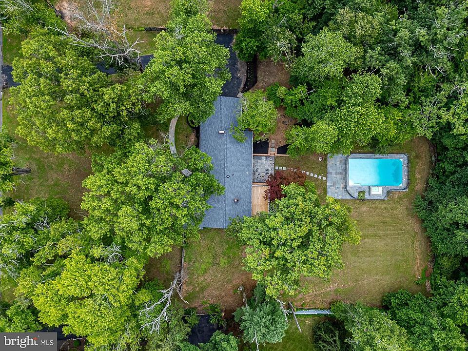 1st image of 3 Honey Brook Dr