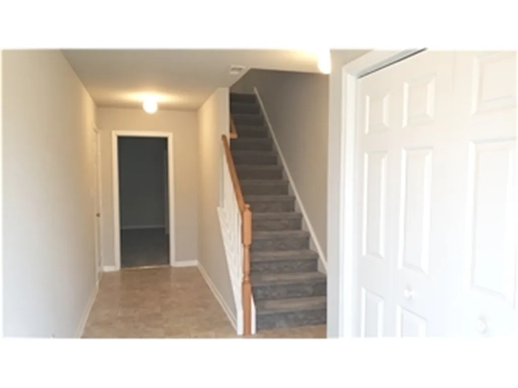 Building Photo - 2 Bridle Path
