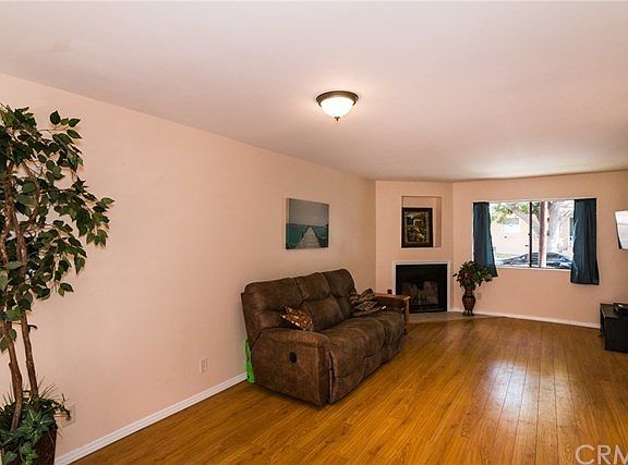 3rd image of 535 E Cedar Ave Unit B