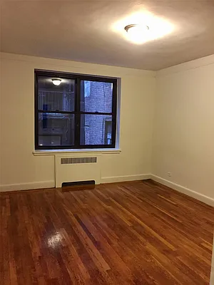 Rented by Siderow Residential Group | media 9