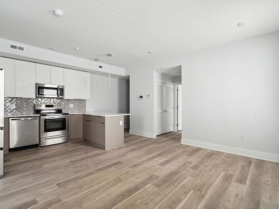 1st image of 746 N 40th St Unit 9