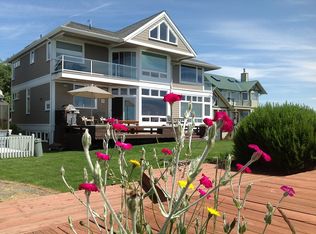3690 Whales Tail Ln, Clinton, WA 98236