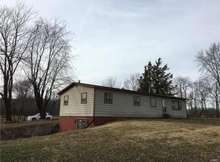 953 Avery Branch Rd, Mulberry Grove, IL 62262