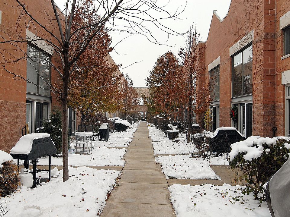 1st image of 1100 W Cornelia Ave APT 127