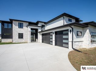 3659 Wilderness Hills Blvd, Lincoln, NE 68516