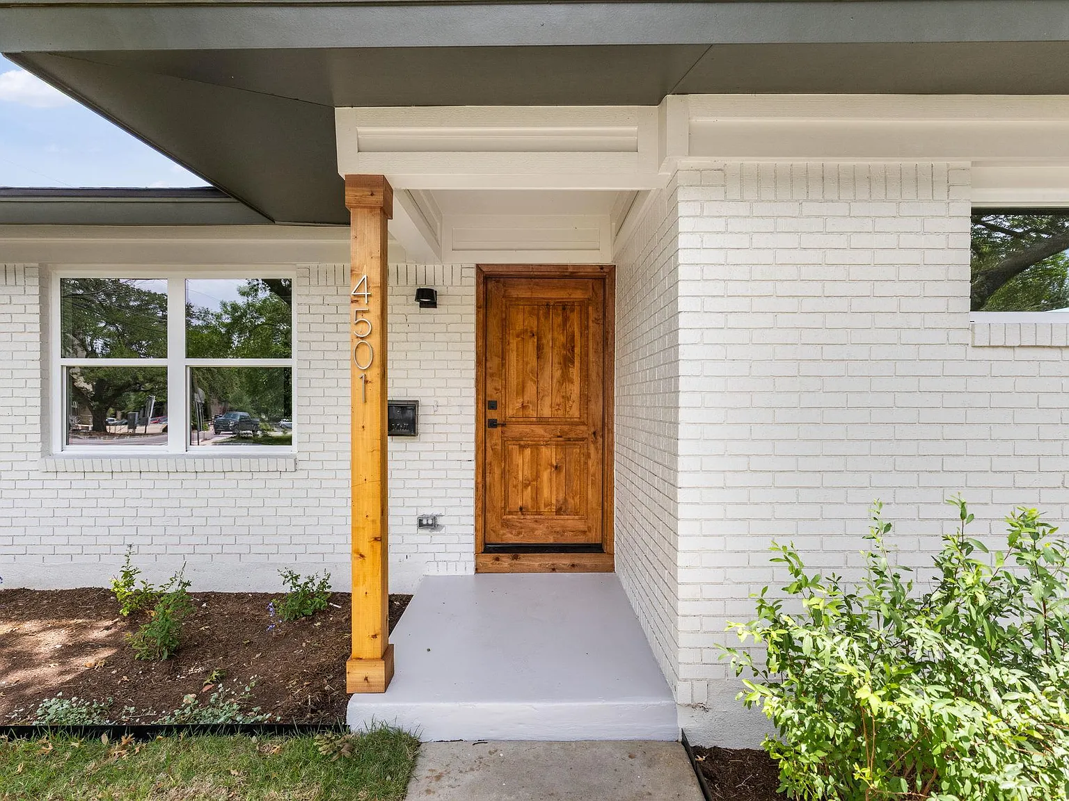 4 bed, 3.0 bath, 1805 sqft, $4,199 — Photo 2