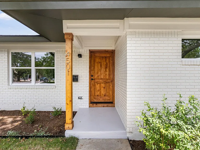 4501 Packsaddle Rd — Photo 2