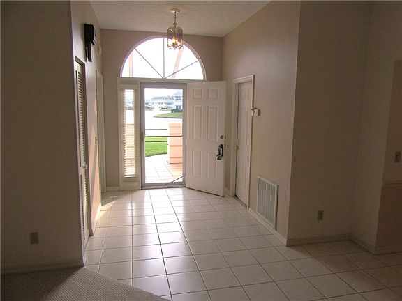 5th image of 634 Lake Orchid Cir