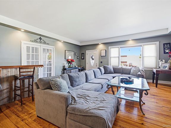 2nd image of 619 S 6th Street