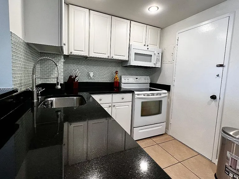401 Golden Isles Dr #1011 — Photo 15