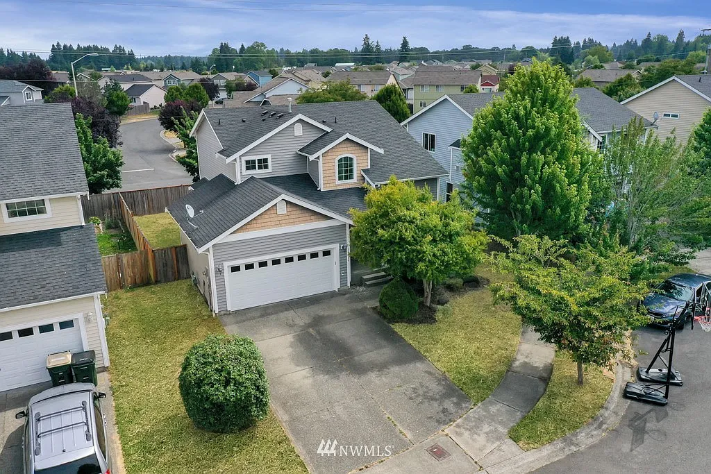 16420 Oakridge Ct SE photo 1