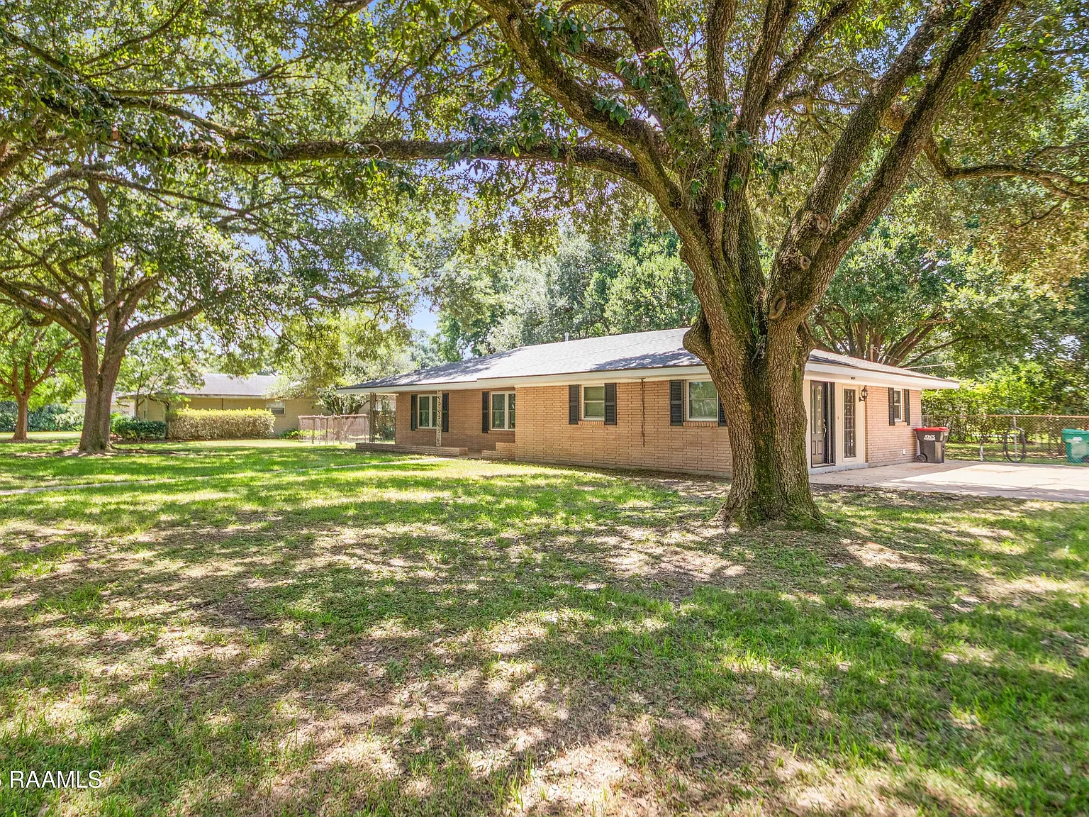 4 bed, 2.0 bath, 2100 sqft, $2,100 — Photo 3