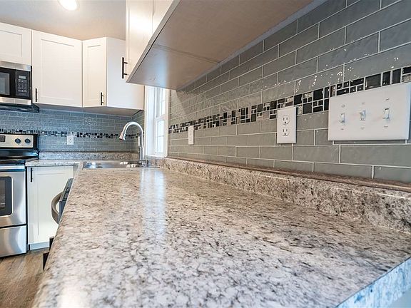 5th image of 2689 Clay Ave