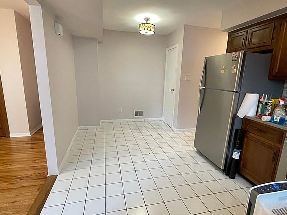 5th image of 26 Braisted Ave #2
