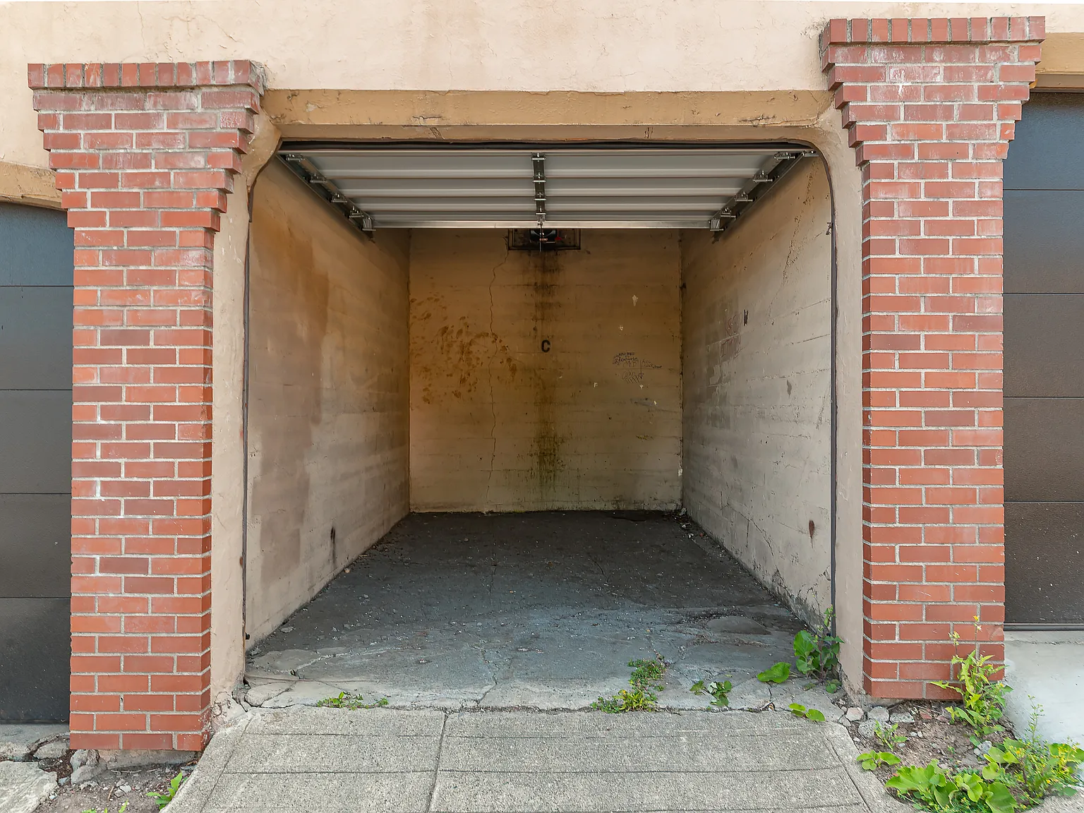 Vista Court — Photo 3