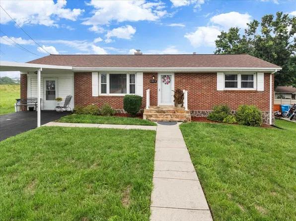 1915 Glenroy St NW, Roanoke, VA 24017