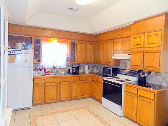 4th image of 3110 Simmons Ave