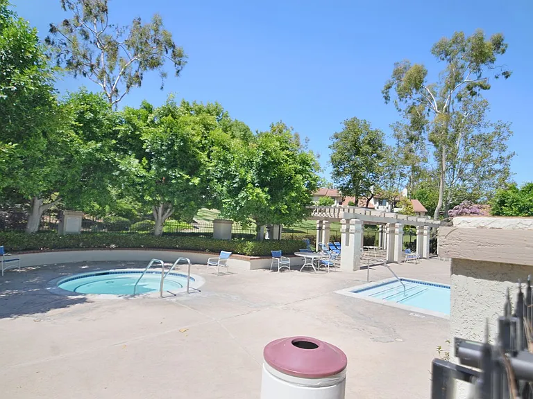 902 Creekside Dr — Photo 24