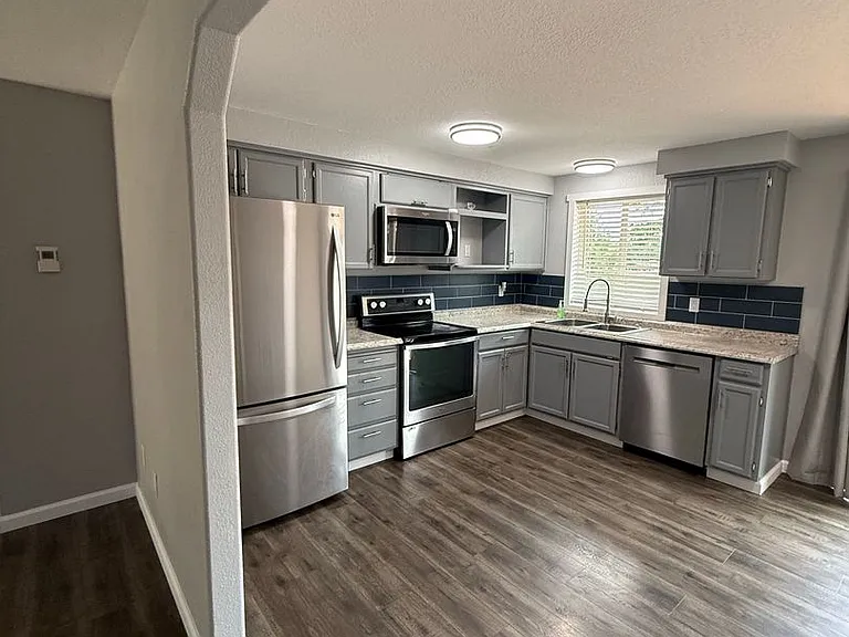 1871 Lake Dr — Photo 8
