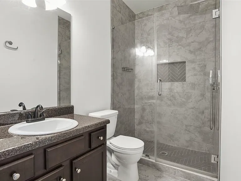 702 Barberry Dr — Photo 25