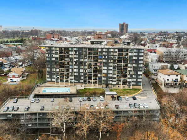 9060 Palisade Avenue image 14 of 27