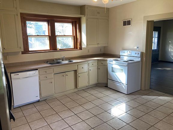 3rd image of 27065 Lehnert Ln