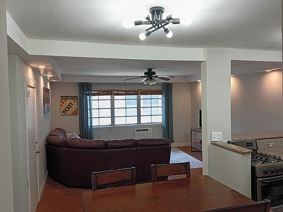 4th image of 1616 Michigan Ave APT 4