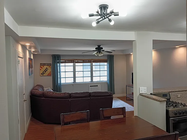 1616 Michigan Ave #4 — Photo 4
