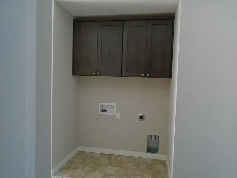 751-757 Plymouth Dr N — Photo 26
