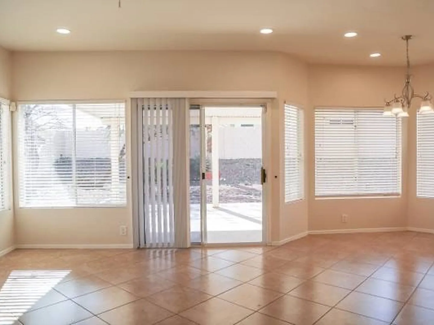 4 Bedrooms 3 Beths 3 Car garage with RV gate on a Large Corner Lot in Ahwatukee — Photo 4