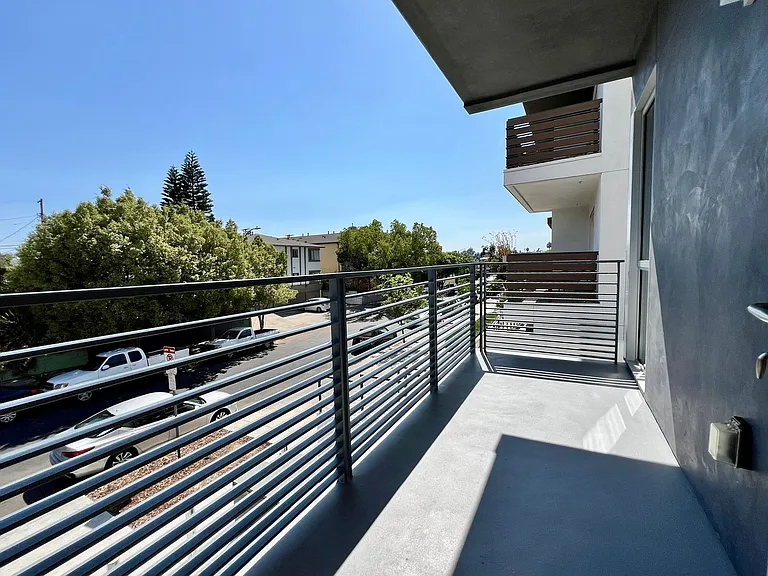 Empire at Larchmont — Photo 15