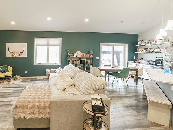 5th image of 209 5th St