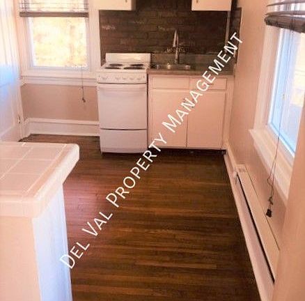 4th image of 528 Mason Ave #2