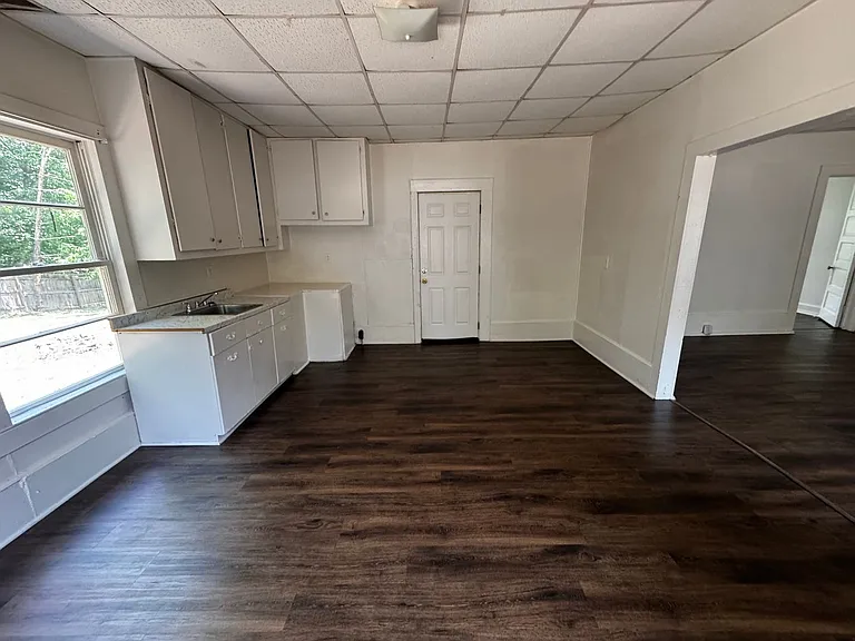 833 Kings Rd — Photo 36
