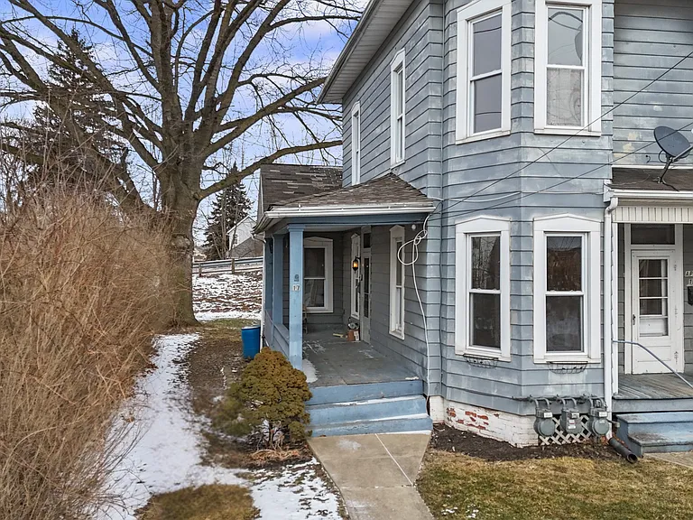 17 Raymond Ave #2 — Photo 2