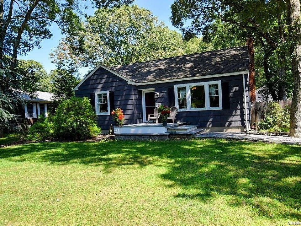 1st image of 121 Hewlett Avenue