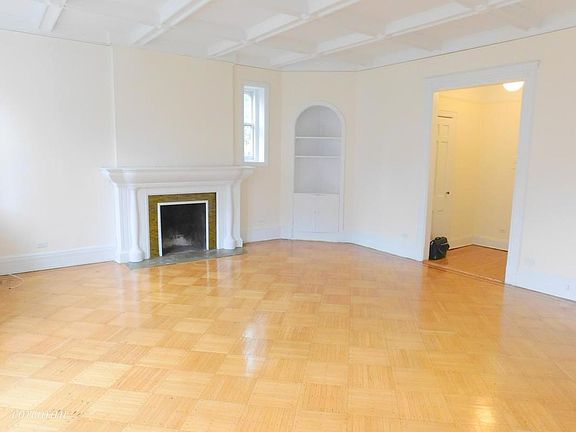 3rd image of 815 Carroll St APT 3