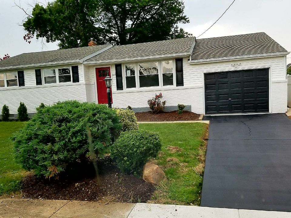 2nd image of 703 W 12th St