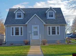 390 6th St SW, Wells, MN 56097