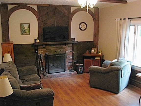 3rd image of 106 S Pickens St