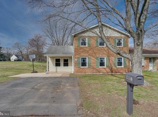 401 Harding Ct, Sterling, VA 20164