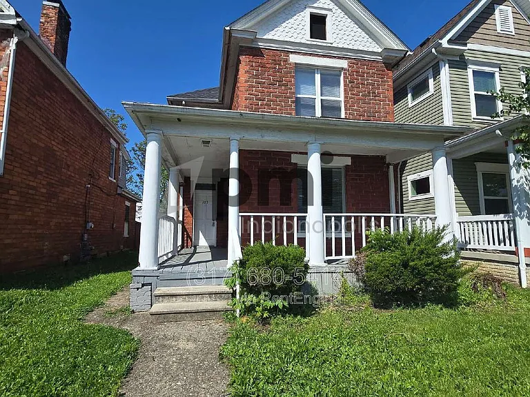 153 S Cypress Ave — Photo 1