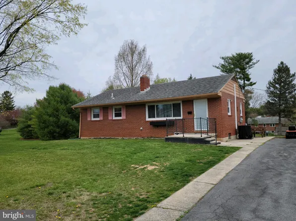 325 W 9th St, Waynesboro, PA 17268